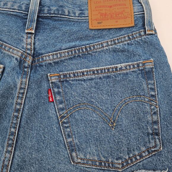 Levi's Blue Jean Short Shorts 501 Distressed 2/26‎ - Picture 3 of 11